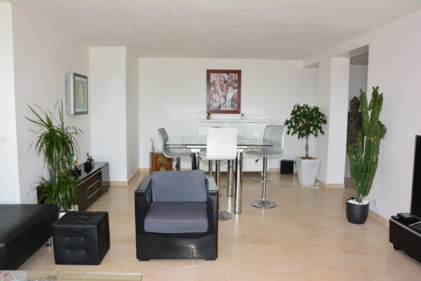 3P dans Villa avec Piscine Tout Confort - WIFI - CLIM - PISCINE - JARDIN - PETANQUE