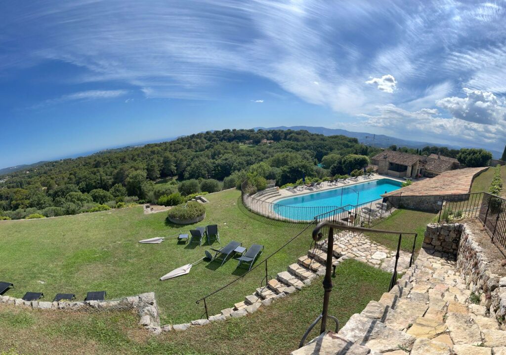 Villa dans club de luxe à Valbonne - Piscines - CLIM chambres - WIFI - Tennis - Restaurant