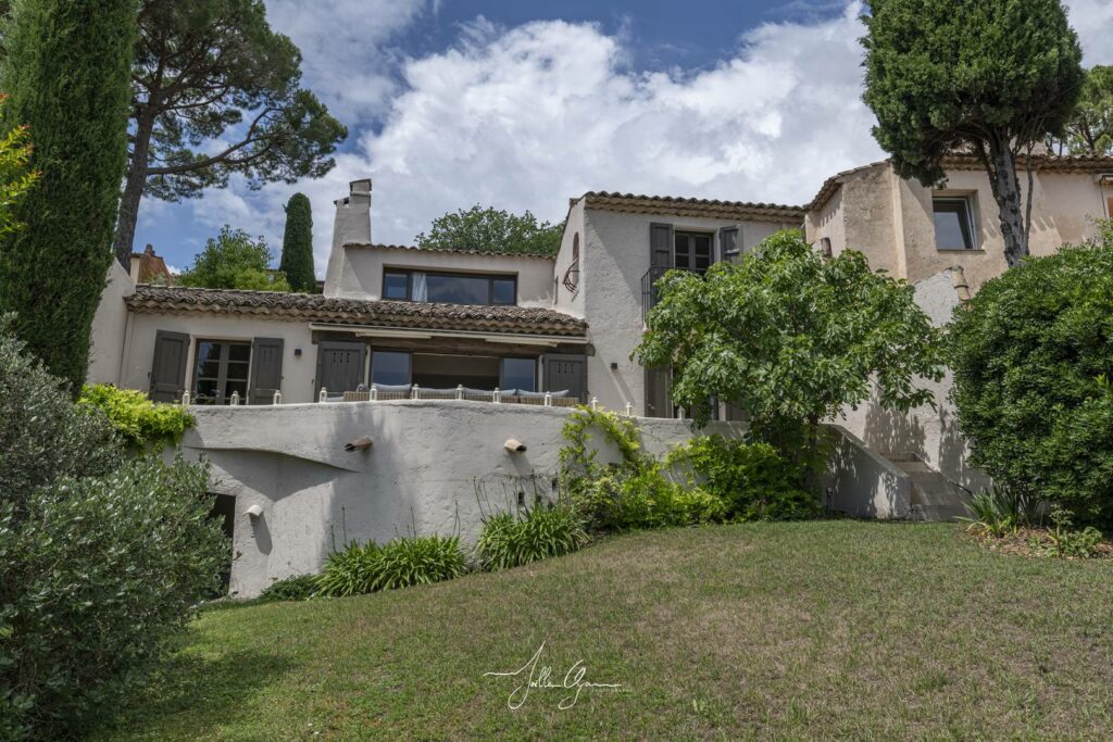 Villa dans club de luxe à Valbonne - Piscines - CLIM chambres - WIFI - Tennis - Restaurant