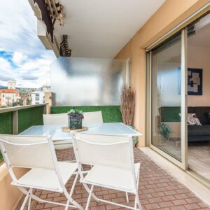 Charmant F1 - Terrasse - Clim - Vue Jardin - Calme - Parking - Wifi