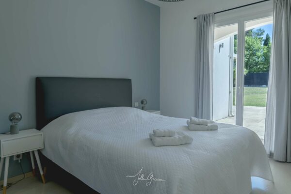 Belle Villa Contemporaine Piscine chauffée Clim Jardin Calme Proche de tout