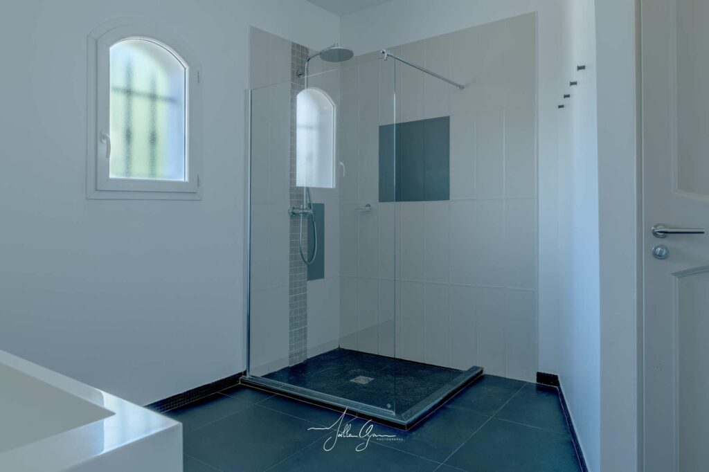 Belle Villa Contemporaine Piscine chauffée Clim Jardin Calme Proche de tout