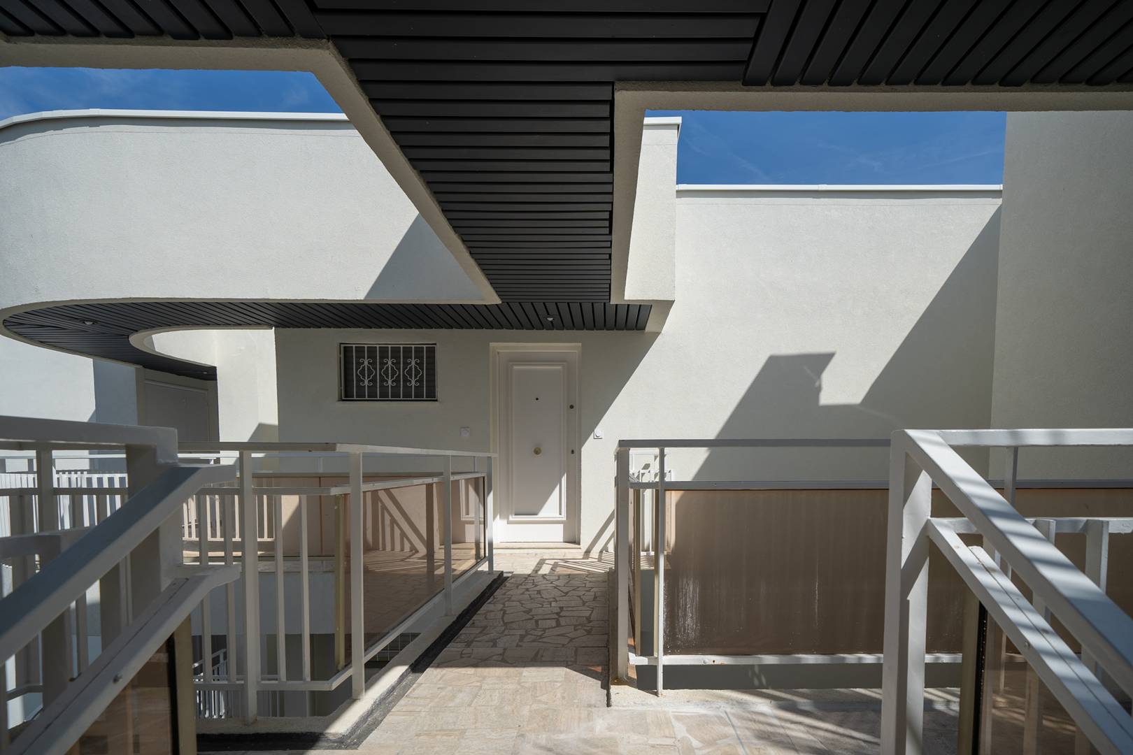 Studio cabine Vue Mer Clim Wifi Parking privé Commerces et Plage à Pied – Image 28