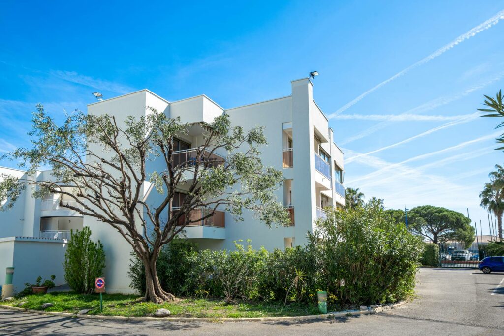 Studio cabine Vue Mer Clim Wifi Parking privé Commerces et Plage à Pied