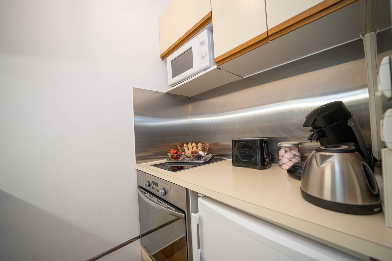 Studio cabine Vue Mer Clim Wifi Parking privé Commerces et Plage à Pied – Image 6