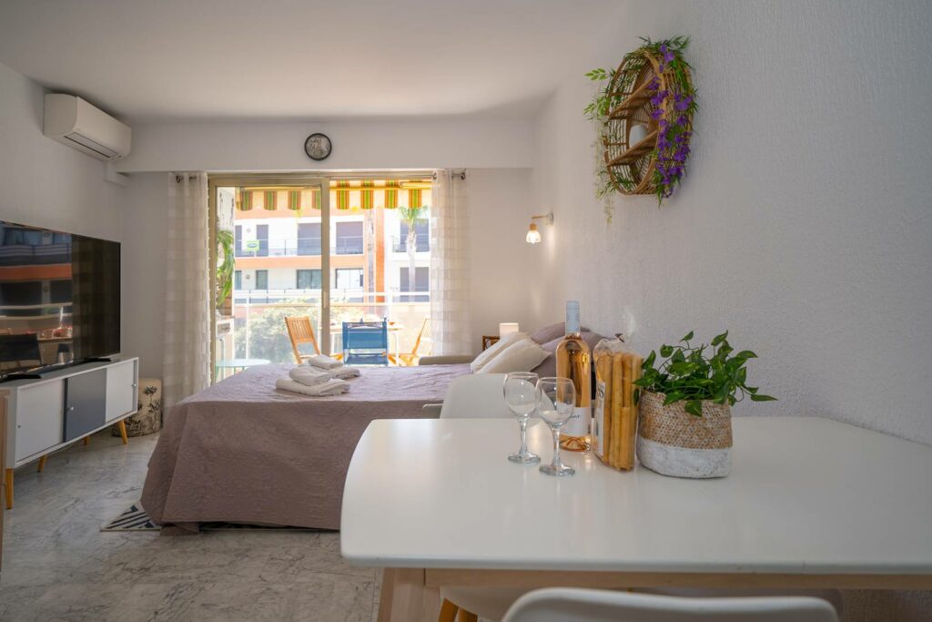Studio cabine Vue Mer Clim Wifi Parking privé Commerces et Plage à Pied