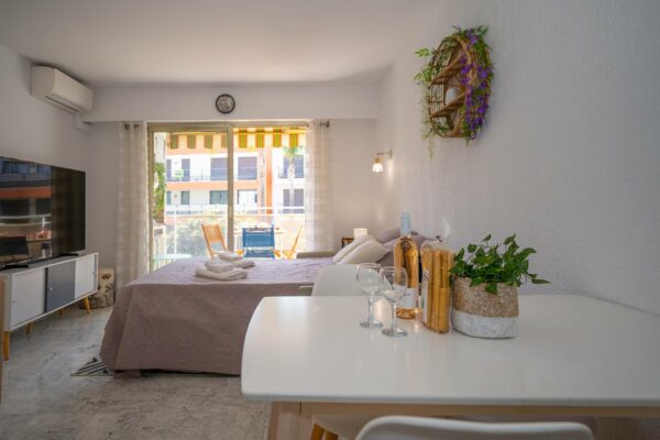 Studio cabine Vue Mer Clim Wifi Parking privé Commerces et Plage à Pied