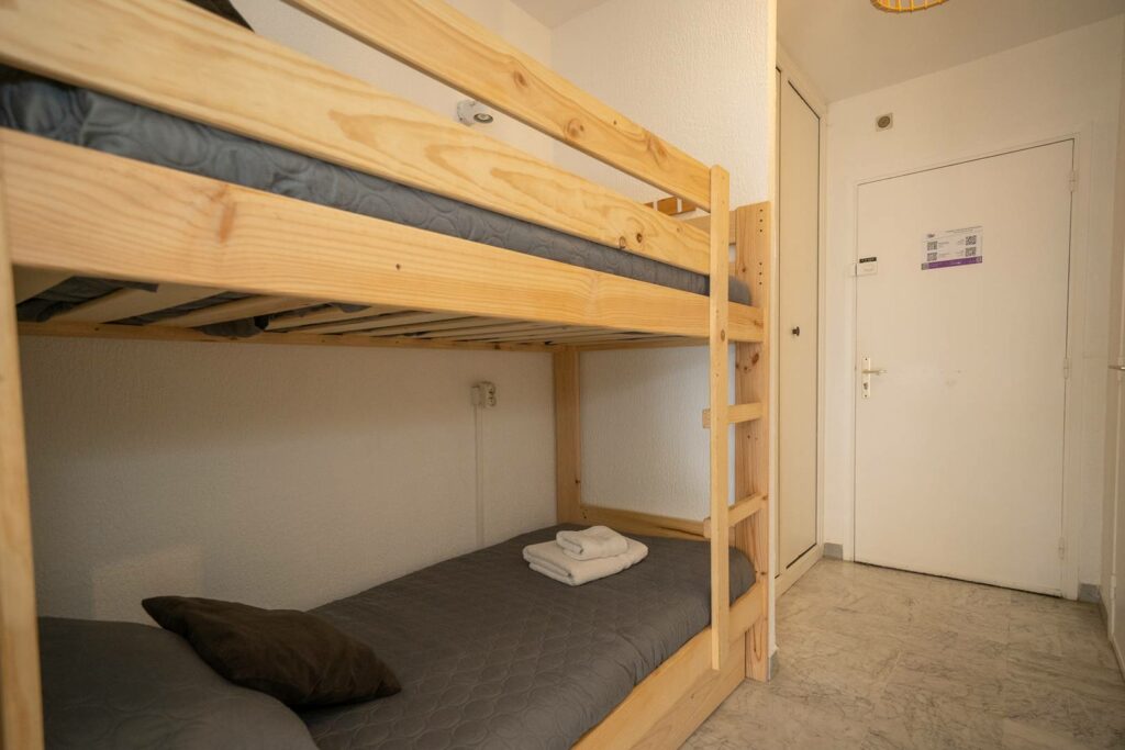 Studio cabine Vue Mer Clim Wifi Parking privé Commerces et Plage à Pied