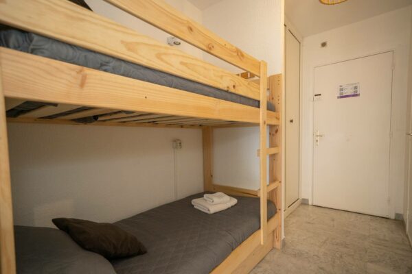 Studio cabine Vue Mer Clim Wifi Parking privé Commerces et Plage à Pied