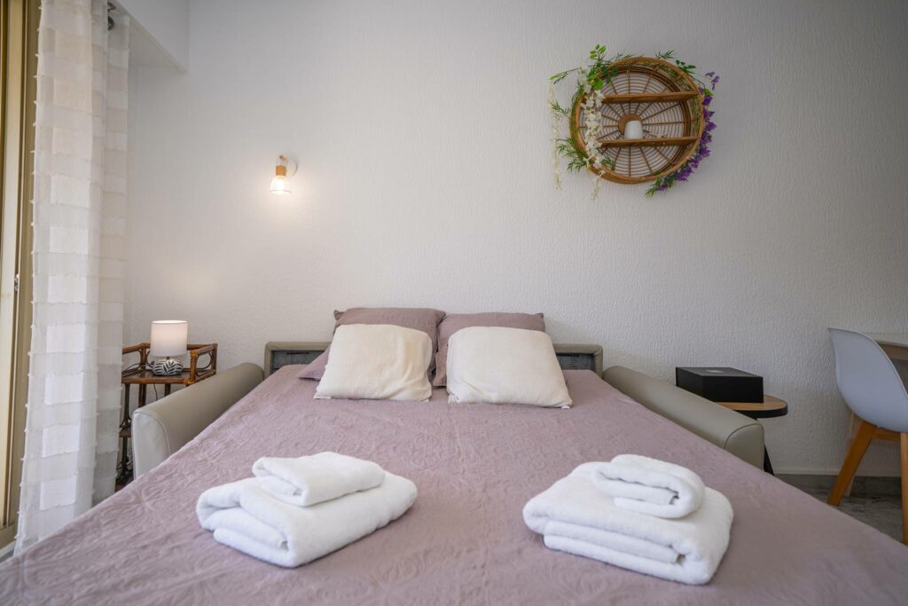 Studio cabine Vue Mer Clim Wifi Parking privé Commerces et Plage à Pied