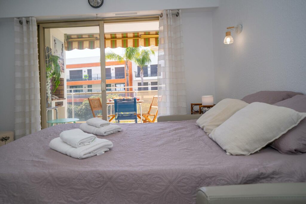 Studio cabine Vue Mer Clim Wifi Parking privé Commerces et Plage à Pied