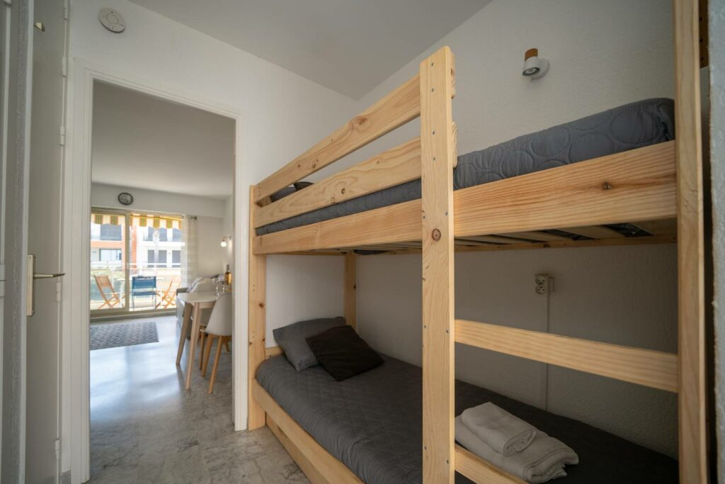 Studio cabine Vue Mer Clim Wifi Parking privé Commerces et Plage à Pied