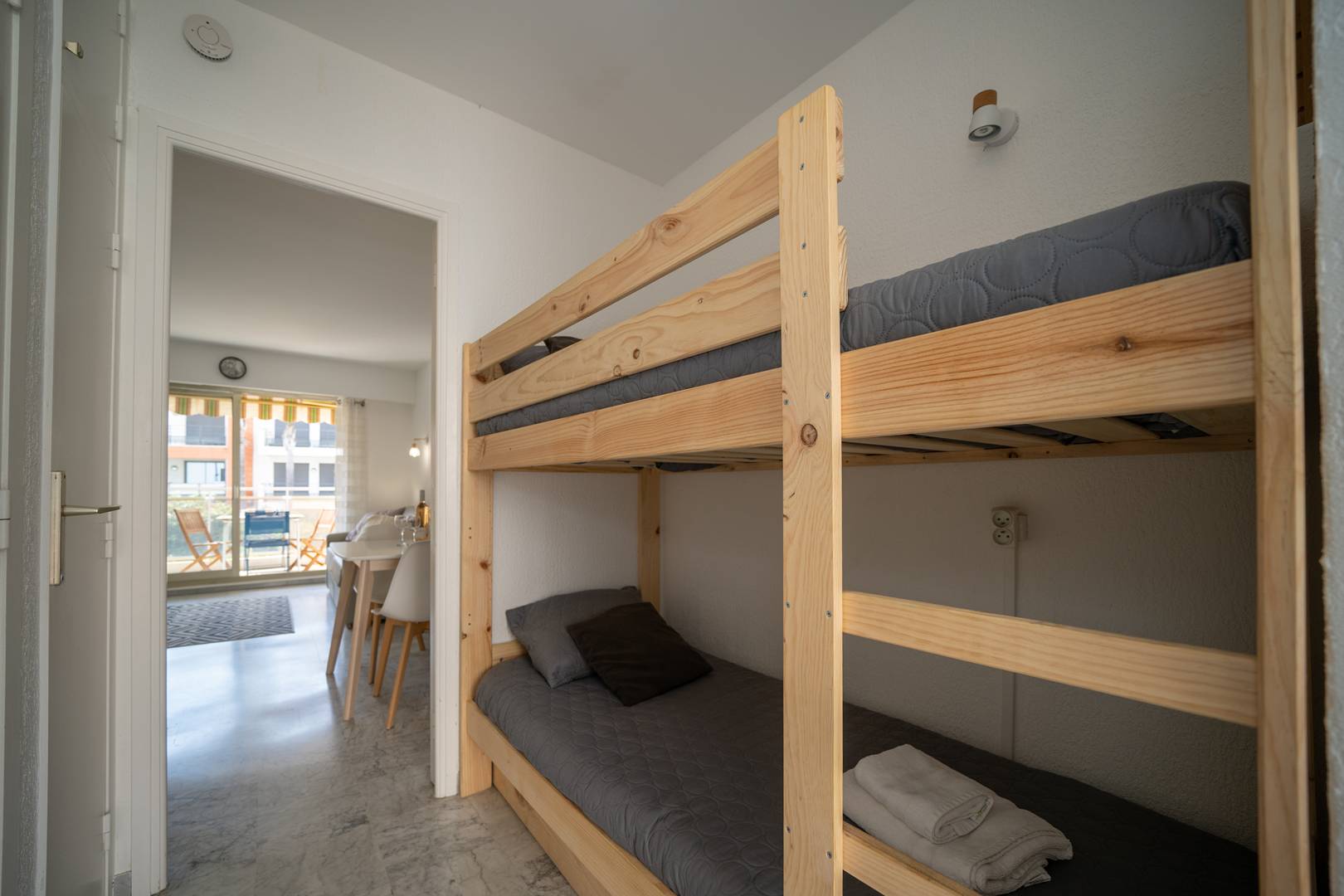 Studio cabine Vue Mer Clim Wifi Parking privé Commerces et Plage à Pied – Image 19