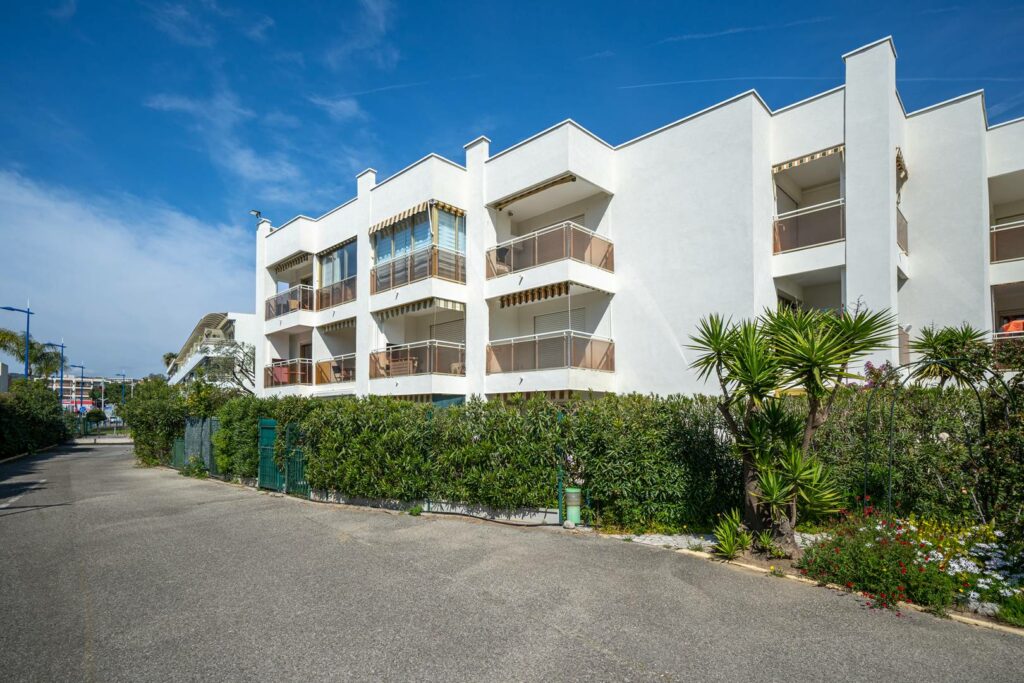 Studio cabine Vue Mer Clim Wifi Parking privé Commerces et Plage à Pied