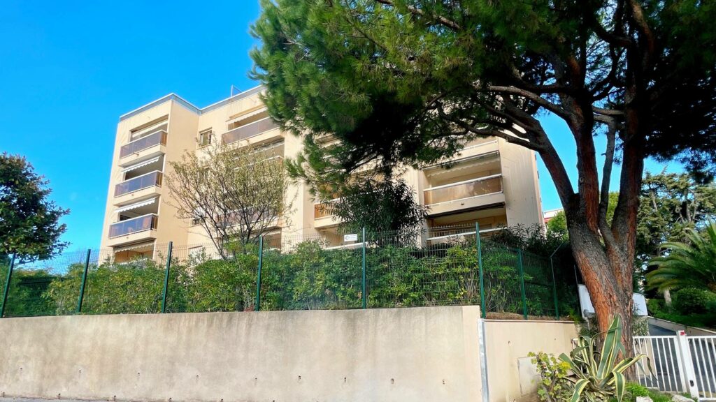 Charmant F1 Piscine Clim Vue Mer Plage à 600m Commerces Parking privé WIFI