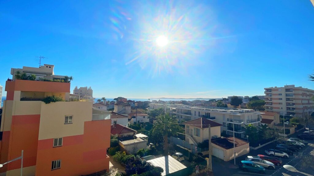 Charmant Studio Magnifique Vue mer Clim commerces Mer à 200m Parking Privé Wifi