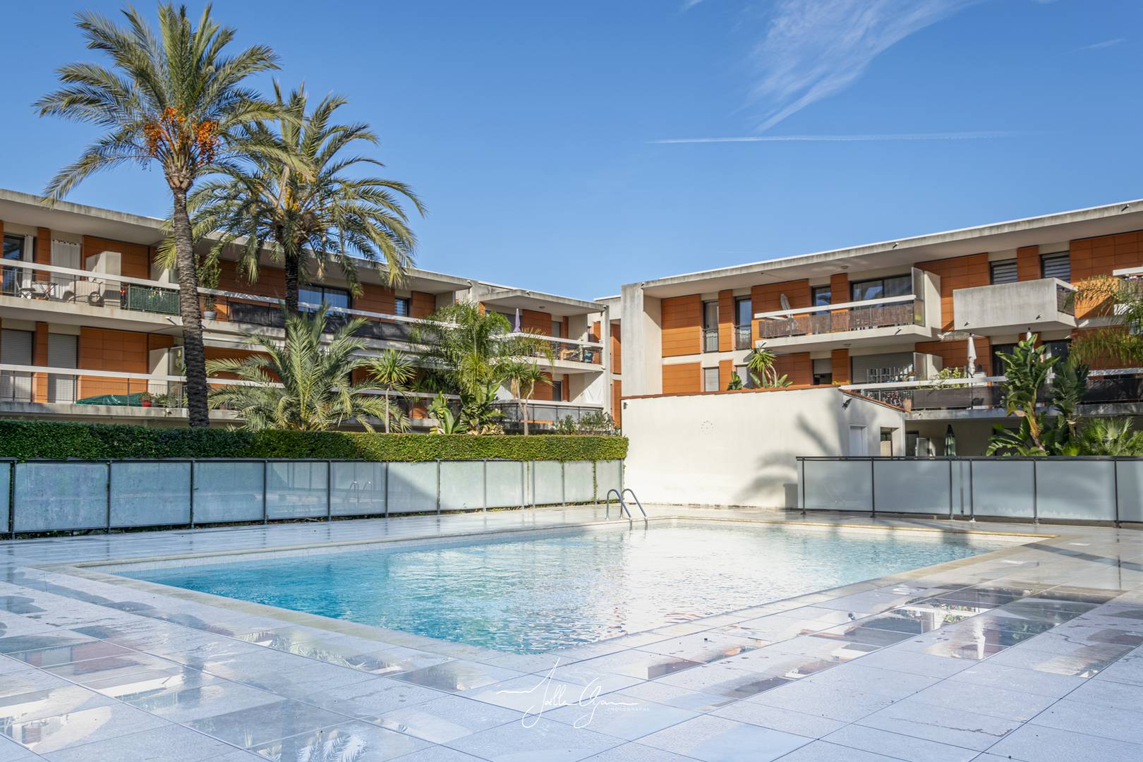 2P Mer à 100m 2 piscines box climatisation proche tous commerces à pied – Image 1