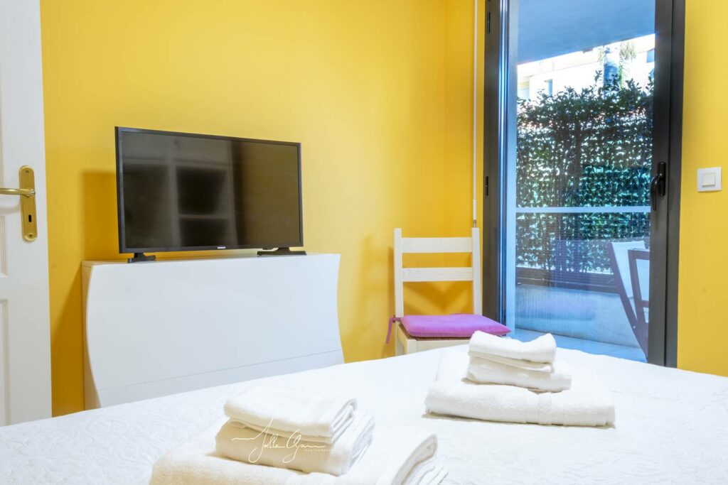 2P Mer à 100m 2 piscines box climatisation proche tous commerces à pied