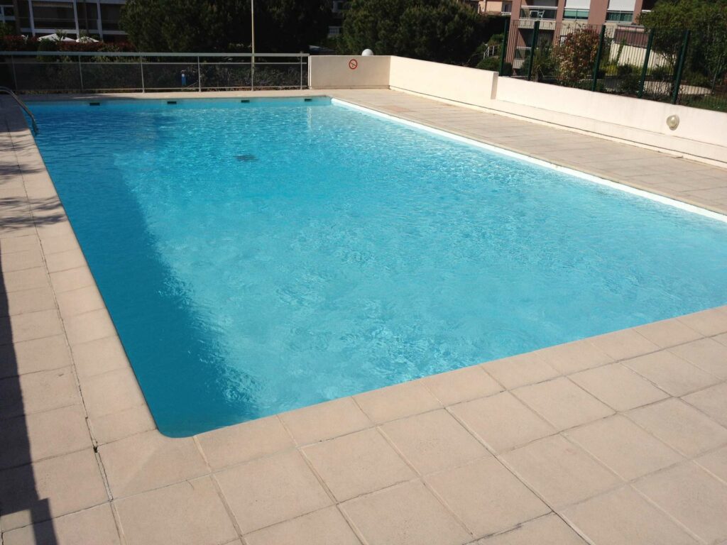 GRAND 2P LUMINEUX VUE MER TERRASSE - WIFI - COMMODITES PROCHE - MER 1KM - CLIM - BOX