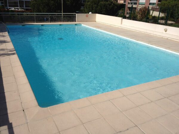 GRAND 2P LUMINEUX VUE MER TERRASSE - WIFI - COMMODITES PROCHE - MER 1KM - CLIM - BOX