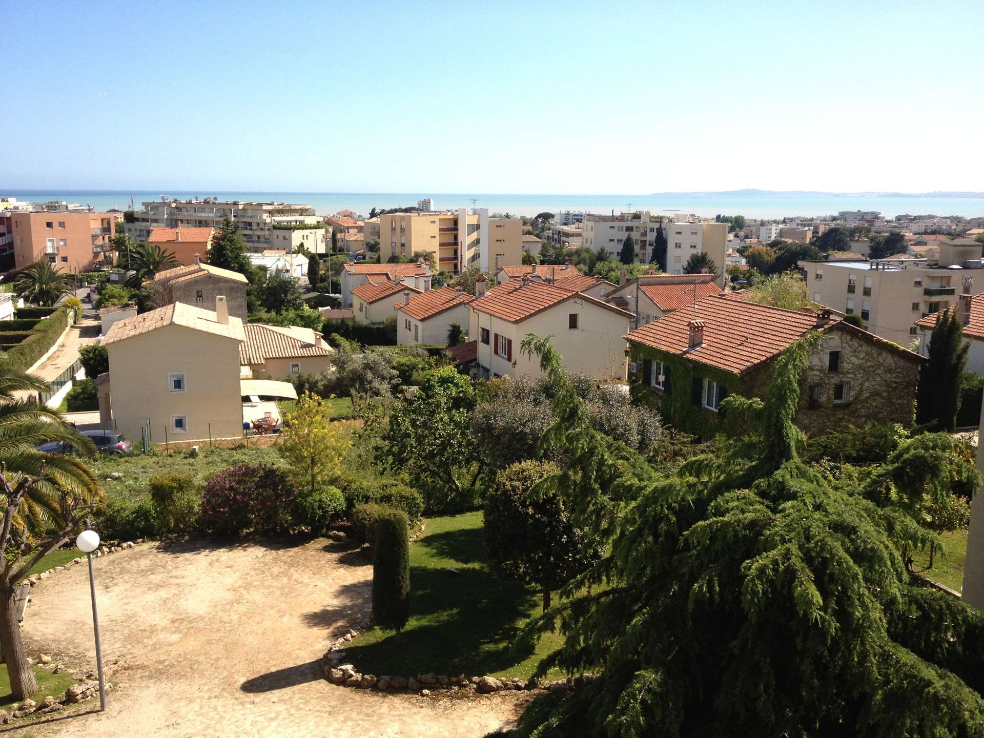 GRAND 2P LUMINEUX VUE MER TERRASSE - WIFI - COMMODITES PROCHE - MER 1KM - CLIM - BOX – Image 5