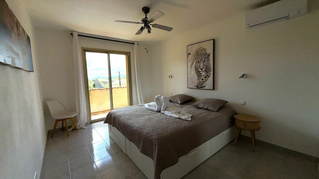 Villa 5P jardin Piscine wifi clim proche village Mouans sartoux et cannes