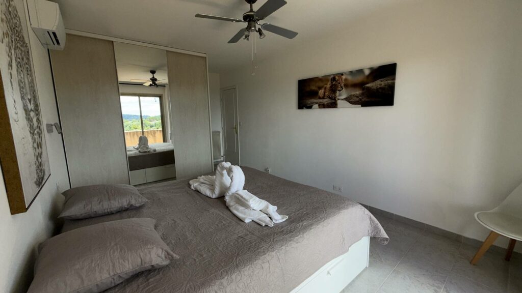 Villa 5P jardin Piscine wifi clim proche village Mouans sartoux et cannes