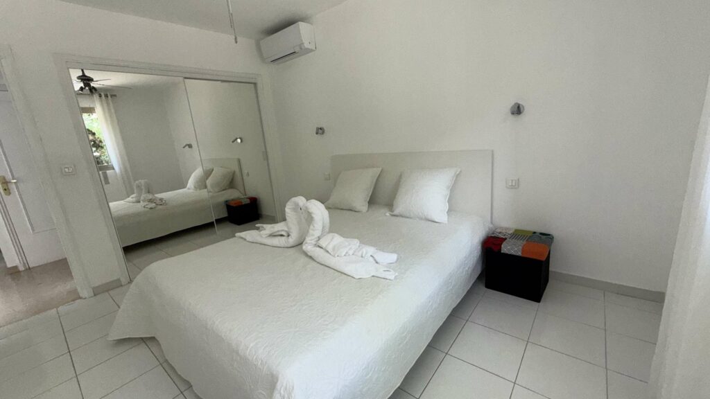 Villa 5P jardin Piscine wifi clim proche village Mouans sartoux et cannes