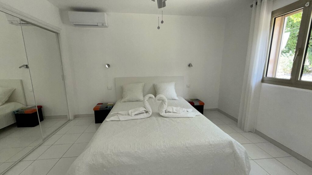 Villa 5P jardin Piscine wifi clim proche village Mouans sartoux et cannes