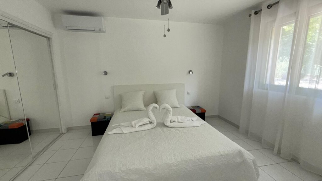 Villa 5P jardin Piscine wifi clim proche village Mouans sartoux et cannes