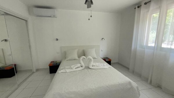 Villa 5P jardin Piscine wifi clim proche village Mouans sartoux et cannes