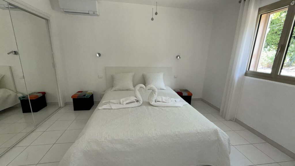 Villa 5P jardin Piscine wifi clim proche village Mouans sartoux et cannes