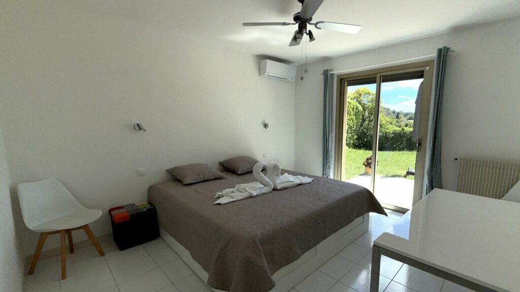 Villa 5P jardin Piscine wifi clim proche village Mouans sartoux et cannes