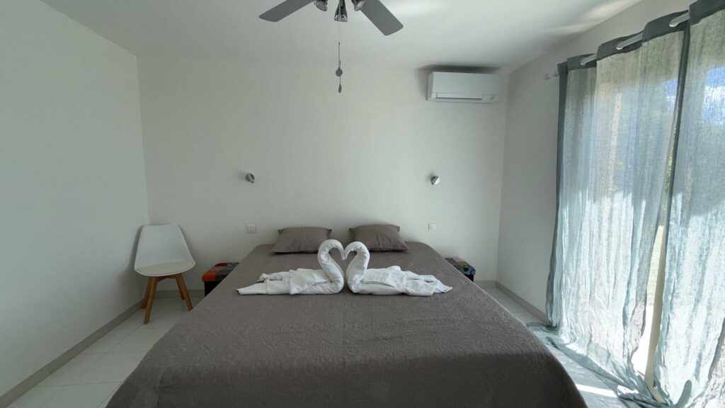 Villa 5P jardin Piscine wifi clim proche village Mouans sartoux et cannes