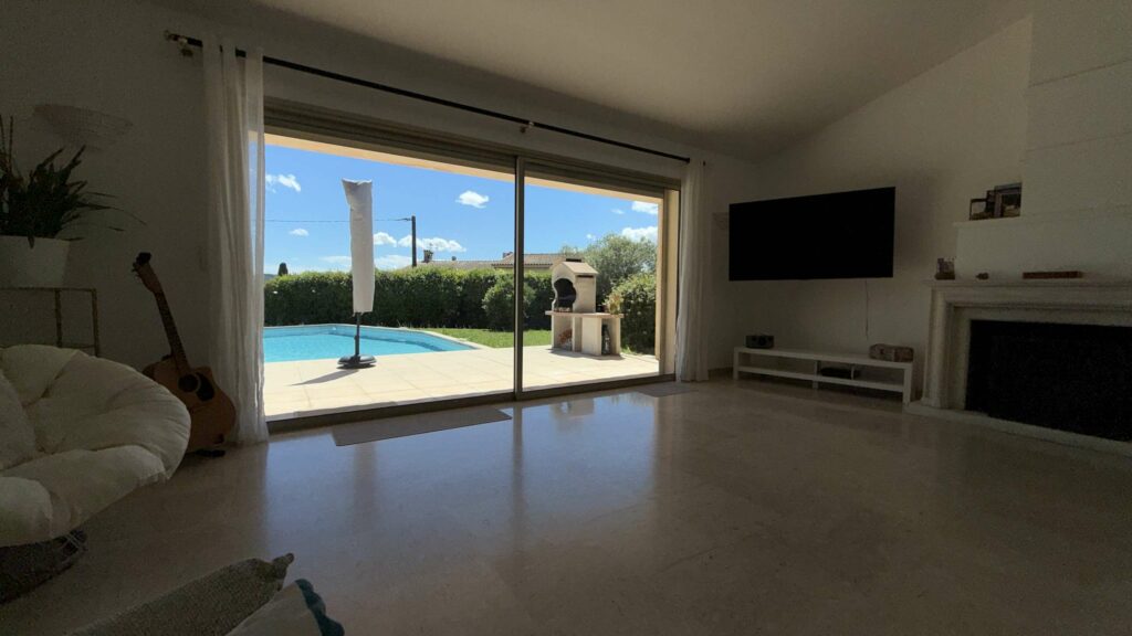 Villa 5P jardin Piscine wifi clim proche village Mouans sartoux et cannes