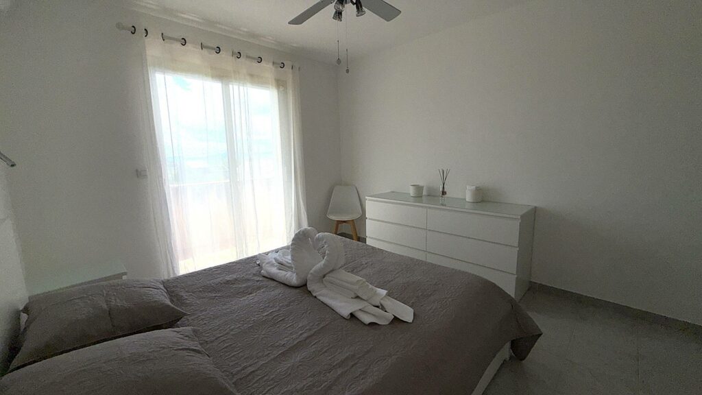 Villa 5P jardin Piscine wifi clim proche village Mouans sartoux et cannes