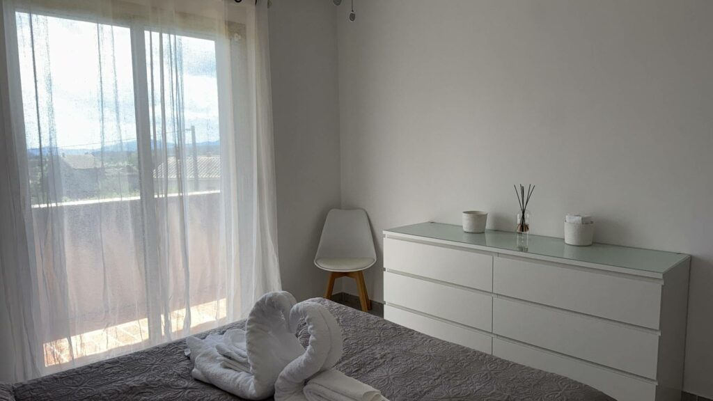 Villa 5P jardin Piscine wifi clim proche village Mouans sartoux et cannes