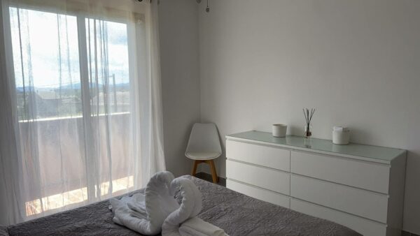Villa 5P jardin Piscine wifi clim proche village Mouans sartoux et cannes