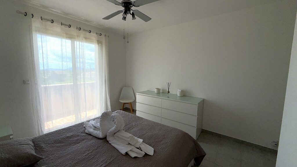 Villa 5P jardin Piscine wifi clim proche village Mouans sartoux et cannes