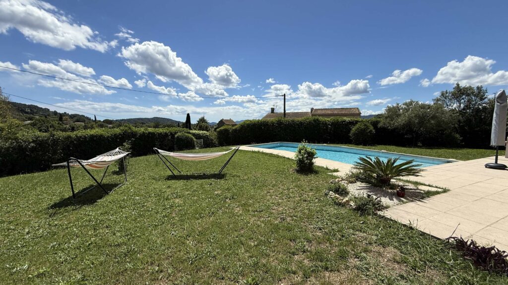 Villa 5P jardin Piscine wifi clim proche village Mouans sartoux et cannes