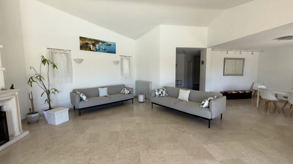 Villa 5P jardin Piscine wifi clim proche village Mouans sartoux et cannes