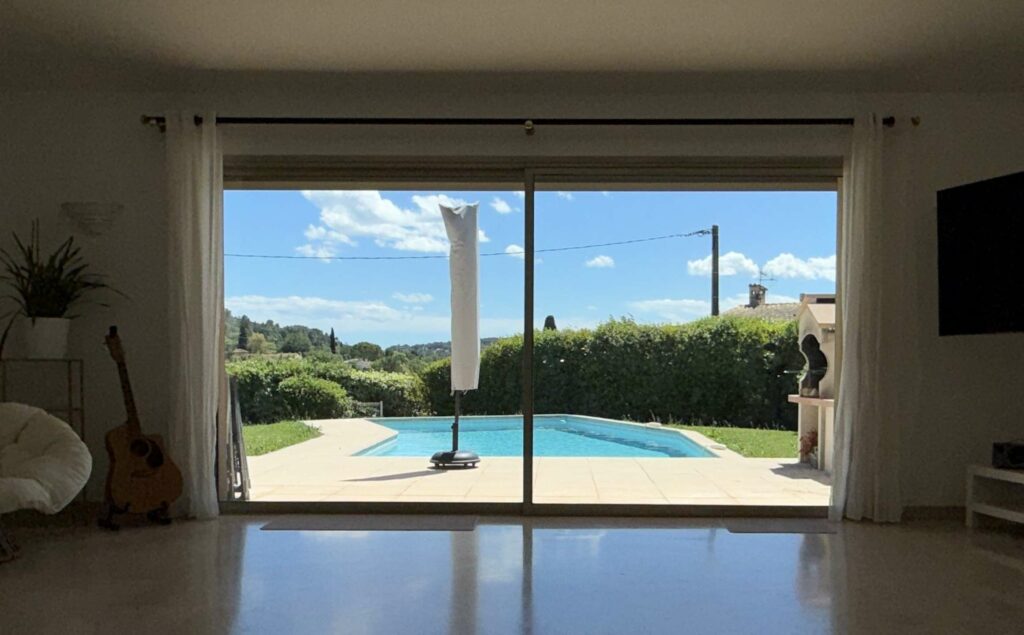 Villa 5P jardin Piscine wifi clim proche village Mouans sartoux et cannes