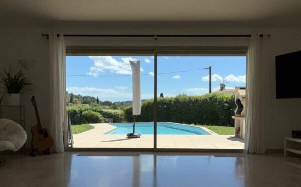 Villa 5P jardin Piscine wifi clim proche village Mouans sartoux et cannes