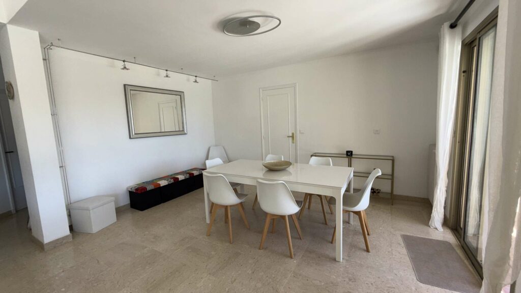 Villa 5P jardin Piscine wifi clim proche village Mouans sartoux et cannes