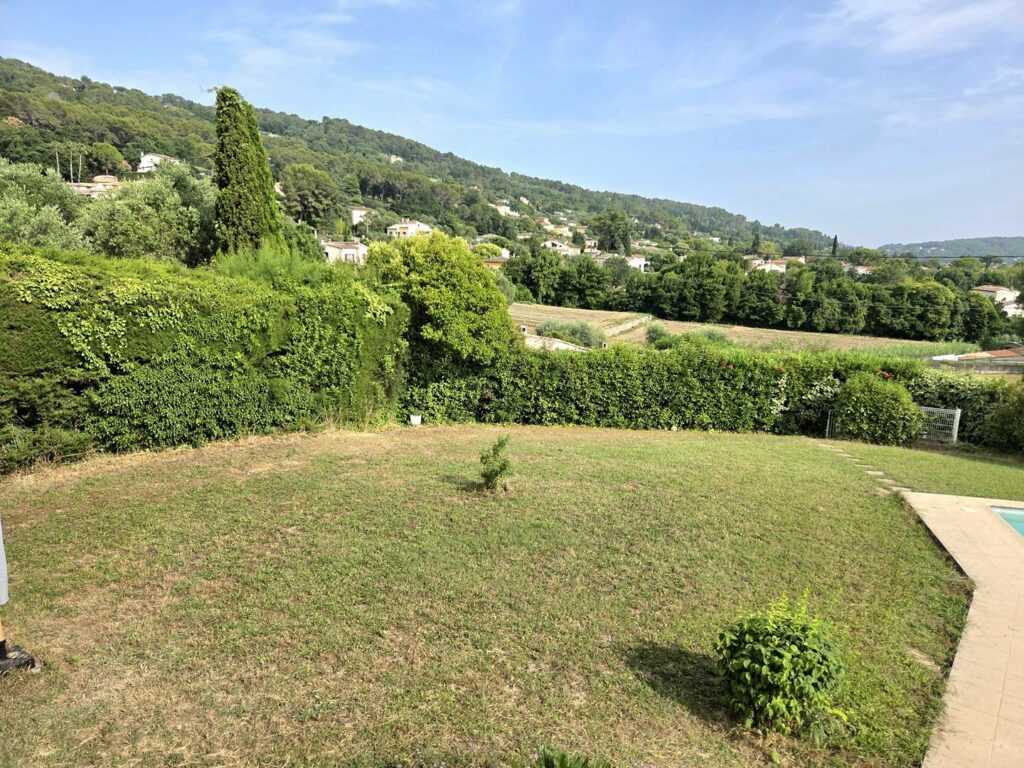 Villa 5P jardin Piscine wifi clim proche village Mouans sartoux et cannes