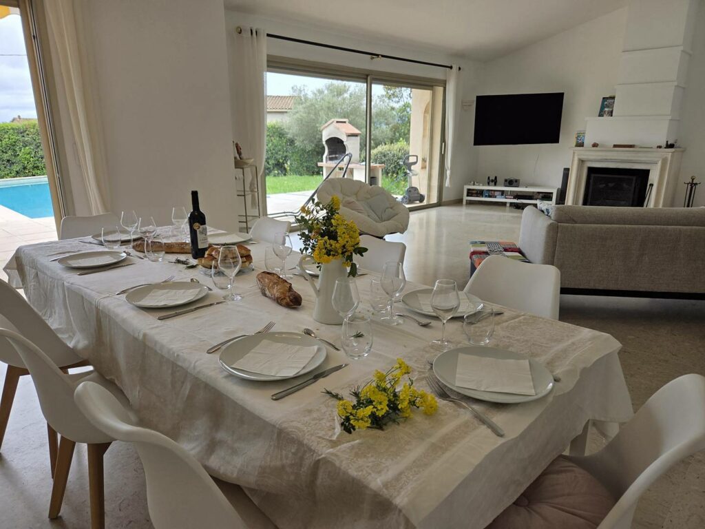 Villa 5P jardin Piscine wifi clim proche village Mouans sartoux et cannes