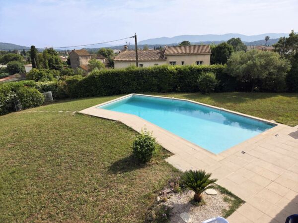 Villa 5P jardin Piscine wifi clim proche village Mouans sartoux et cannes