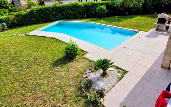 Villa 5P jardin Piscine wifi clim proche village Mouans sartoux et cannes