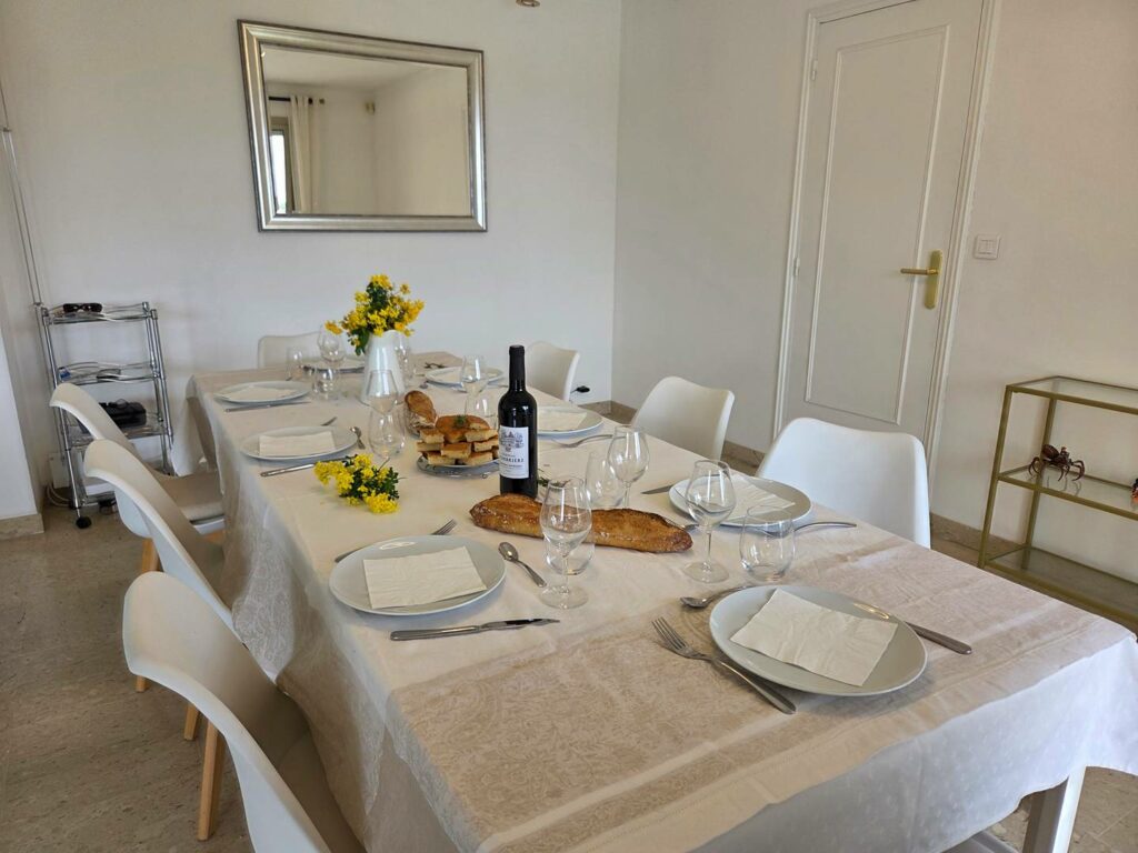 Villa 5P jardin Piscine wifi clim proche village Mouans sartoux et cannes