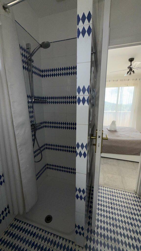 Villa 5P jardin Piscine wifi clim proche village Mouans sartoux et cannes